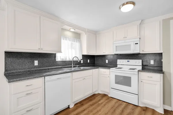 $1,500 | 13563 Farm-To-Market 2432, Willis, TX 77378