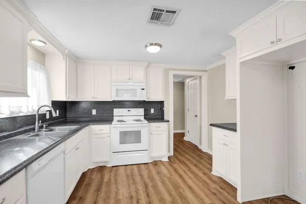 $1,500 | 13563 Farm-To-Market 2432, Willis, TX 77378