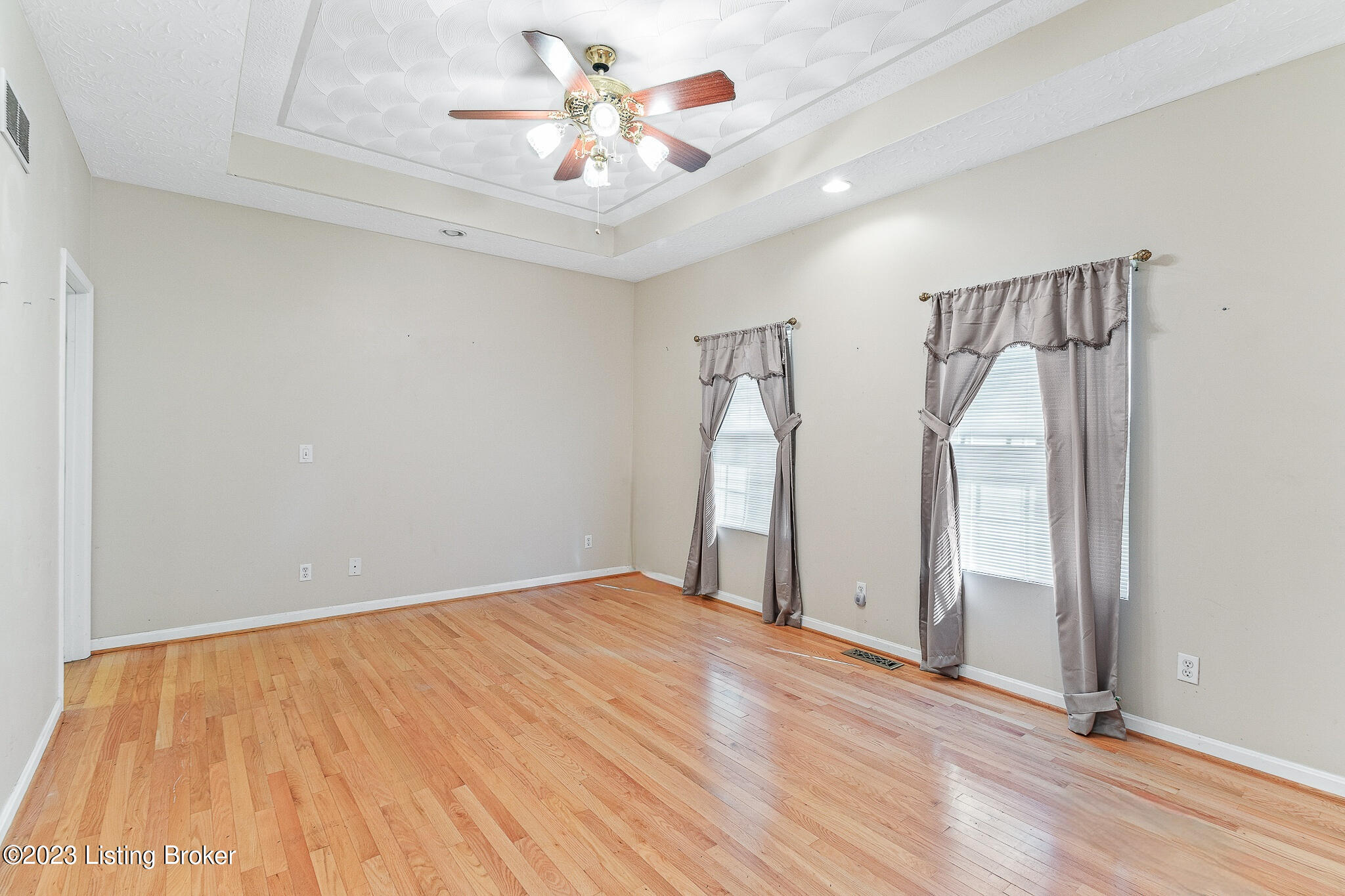 6608 Terry Road Louisville, KY 40258 - Photo 4 of 40 6608 Terry Rd HDR-24