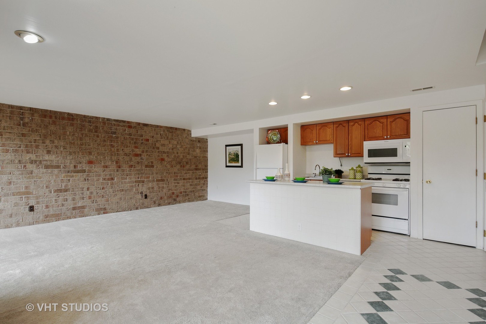 505 Kenneth Circle Elgin, IL 60120 - Photo 2 of 10