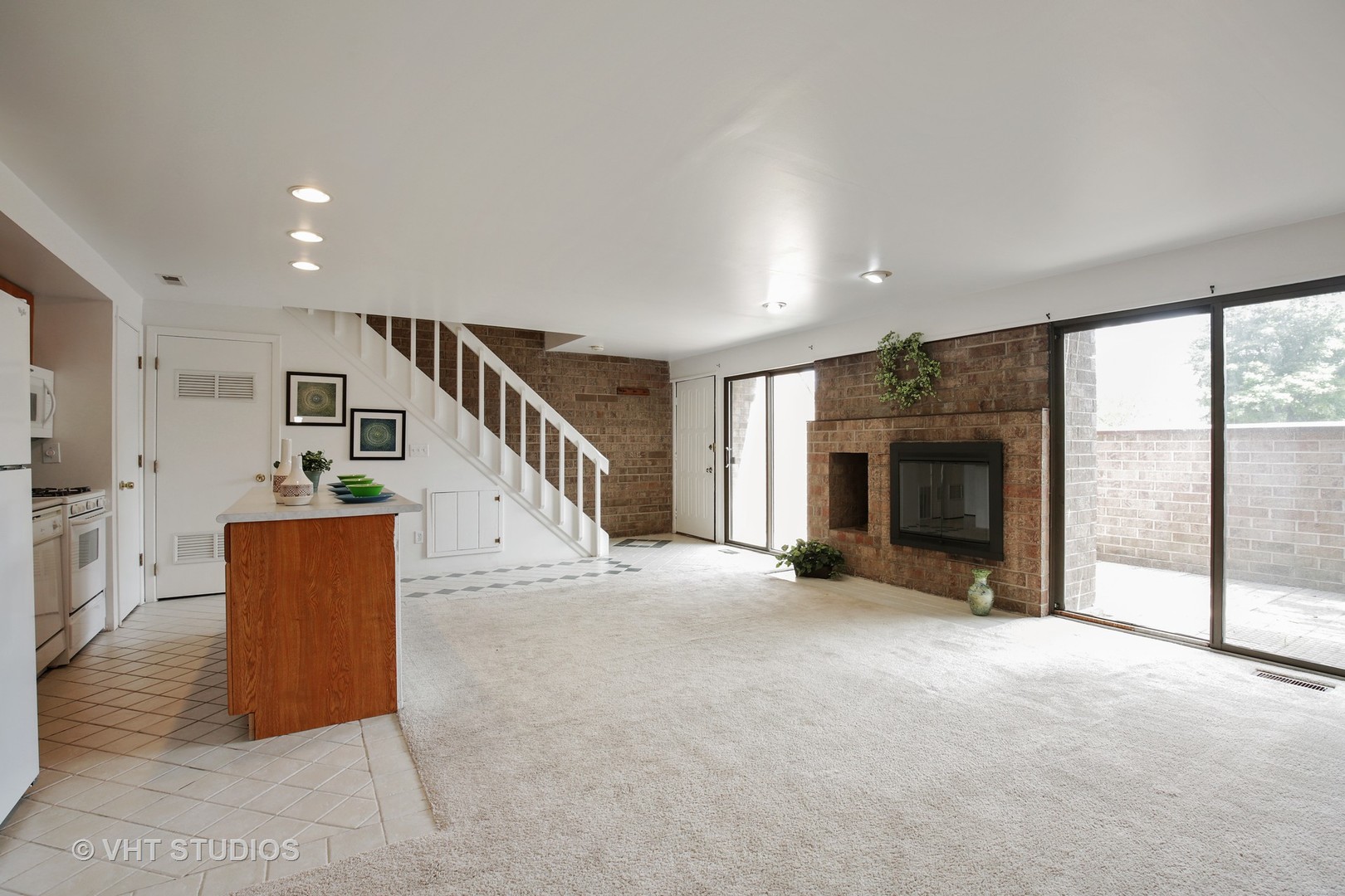 505 Kenneth Circle Elgin, IL 60120 - Photo 3 of 10