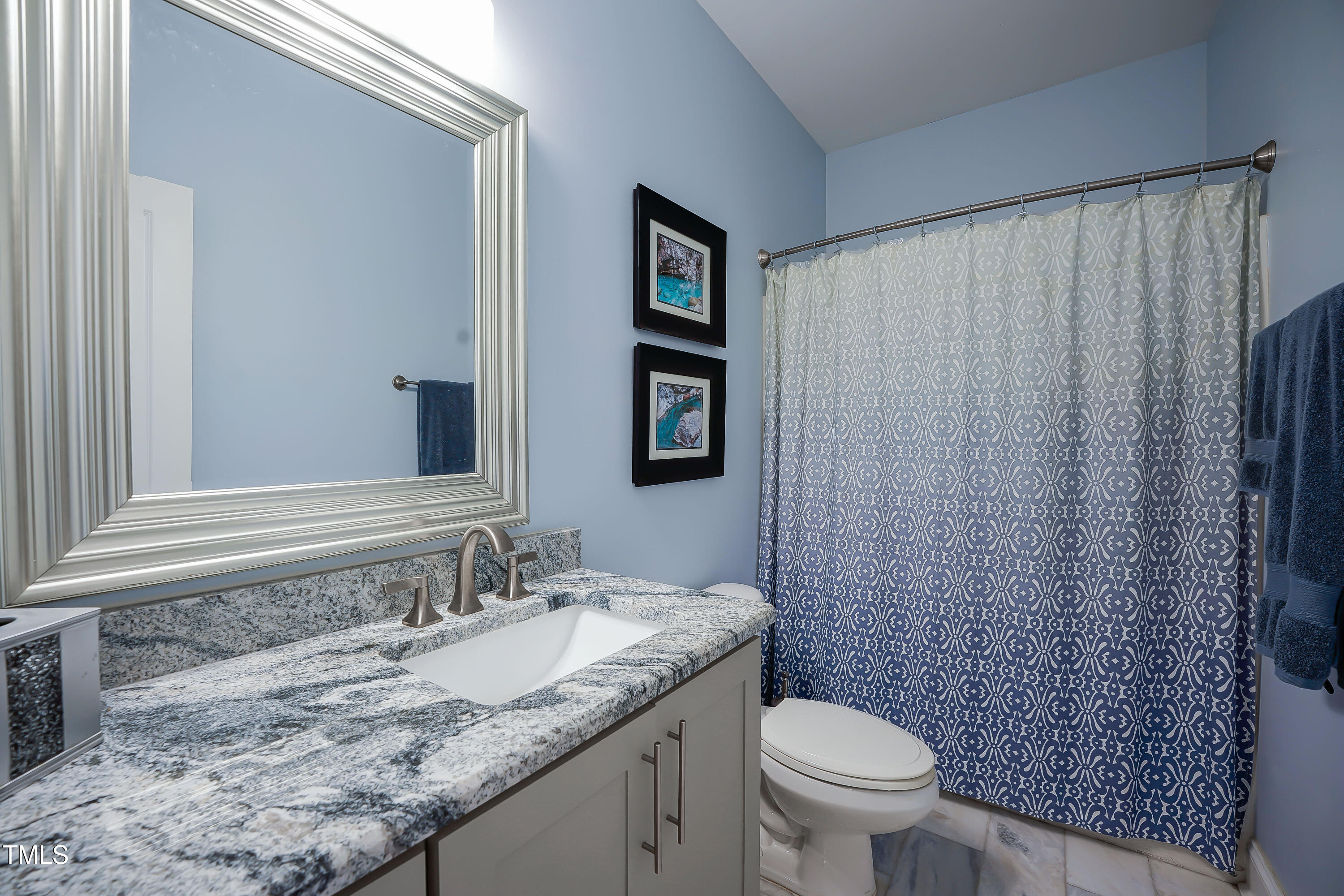 8104 Last Oak Court Raleigh, NC 27613 - Photo 15 of 26 20241023-_DSC7894