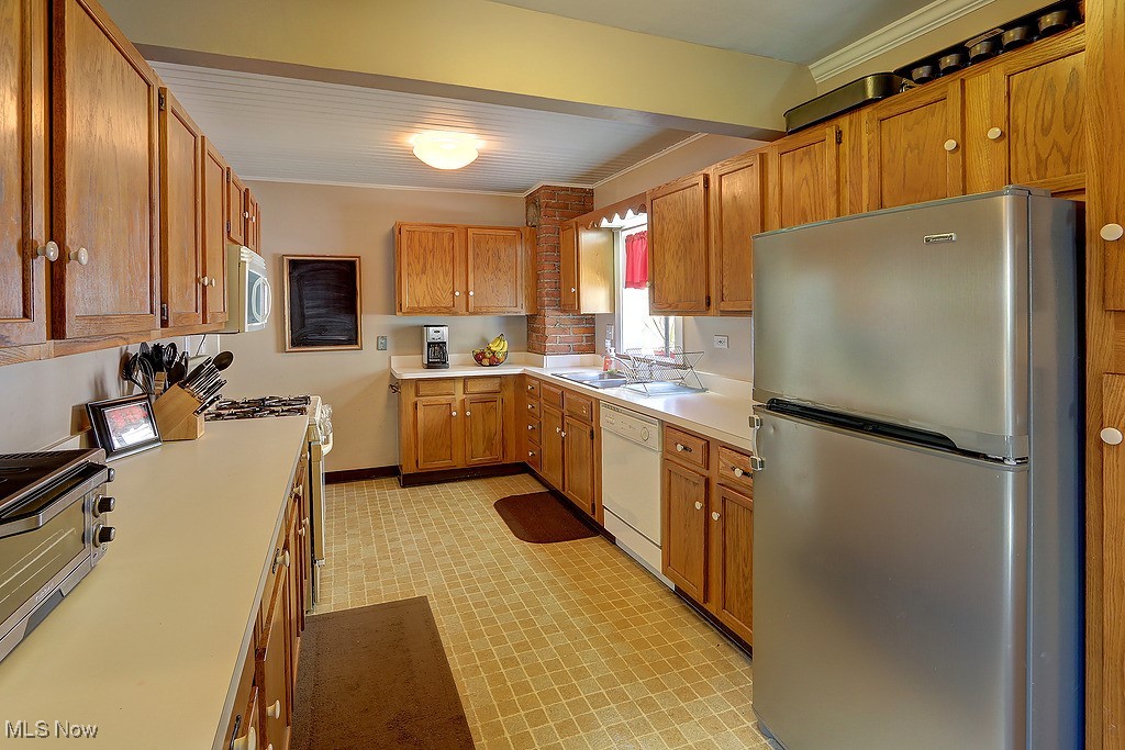 3323 East Fairfax Road Cleveland, OH 44118 - Photo 10 of 24