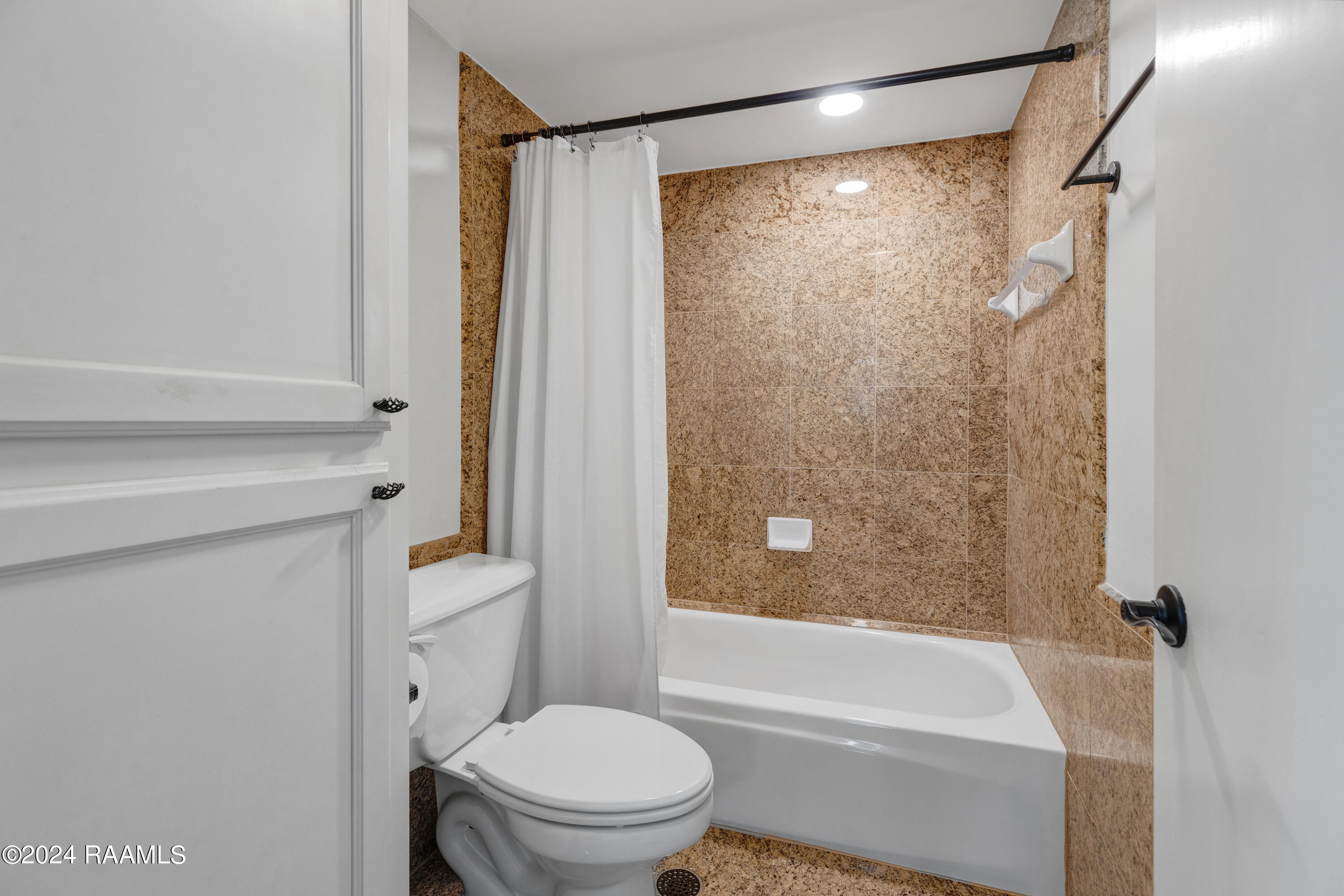 213 Bendel Road, Unit 203 Lafayette, LA 70503 - Photo 17 of 28 213 Bendel Rd #203-17