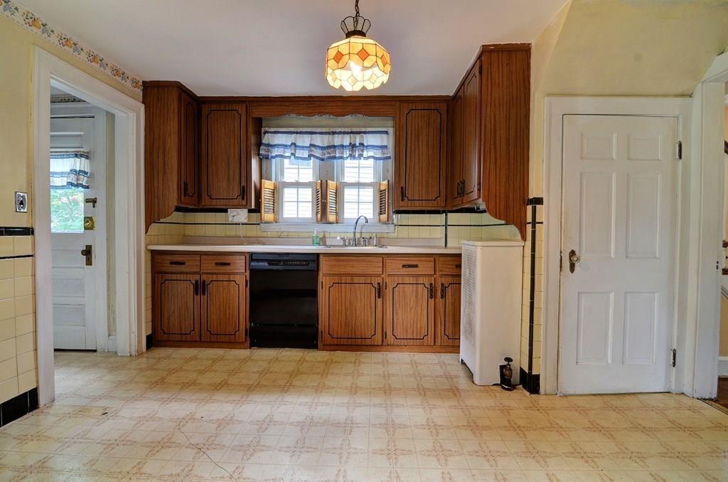 7 Crest Street Quincy, MA 02169 - Photo 17 of 29 Gallery Image 17