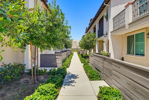 $769,999 | 2538 Valentina Way, Unit 5, Commerce, CA 90040