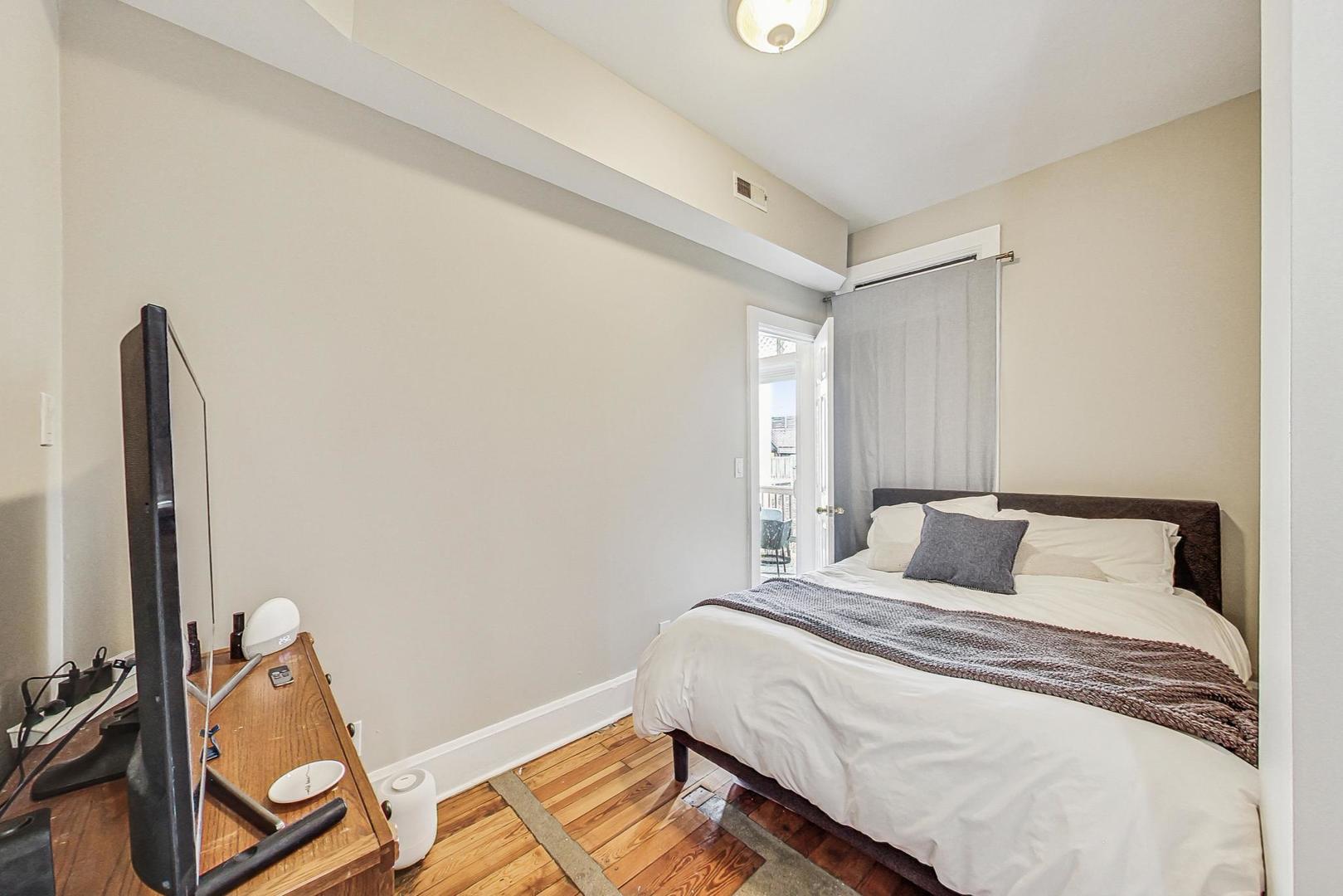 2021 West Haddon Avenue Chicago, IL 60622 - Photo 12 of 47