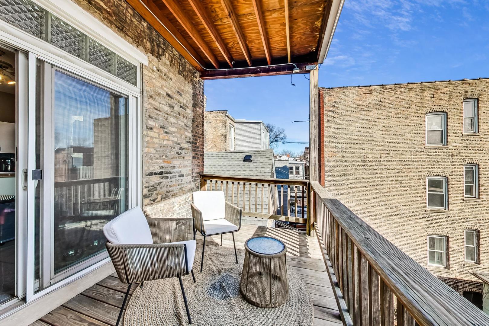 2021 West Haddon Avenue Chicago, IL 60622 - Photo 16 of 47