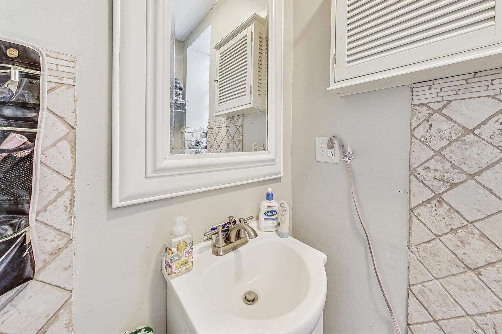 2021 West Haddon Avenue Chicago, IL 60622 - Photo 39 of 47