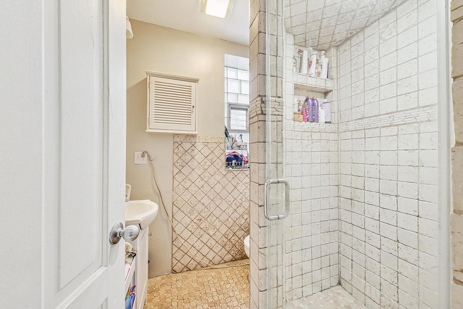 2021 West Haddon Avenue Chicago, IL 60622 - Photo 40 of 47