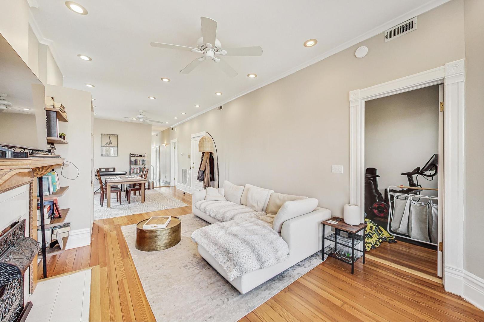 2021 West Haddon Avenue Chicago, IL 60622 - Photo 5 of 47