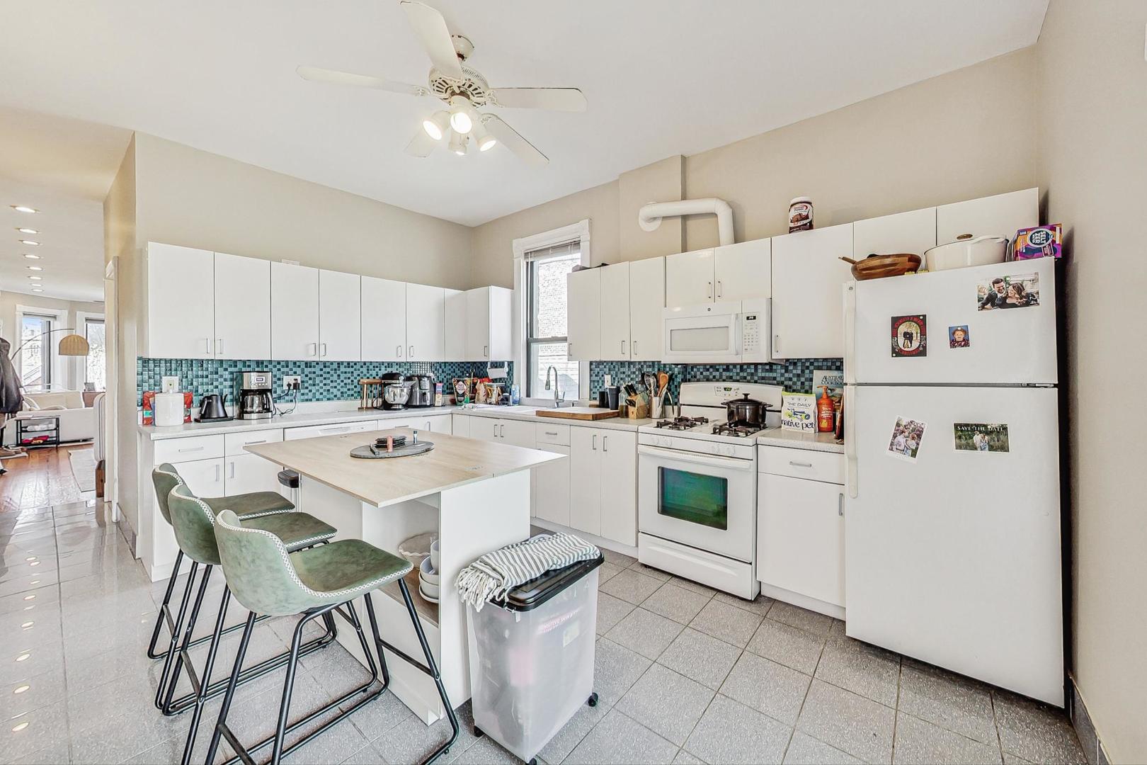 2021 West Haddon Avenue Chicago, IL 60622 - Photo 9 of 47
