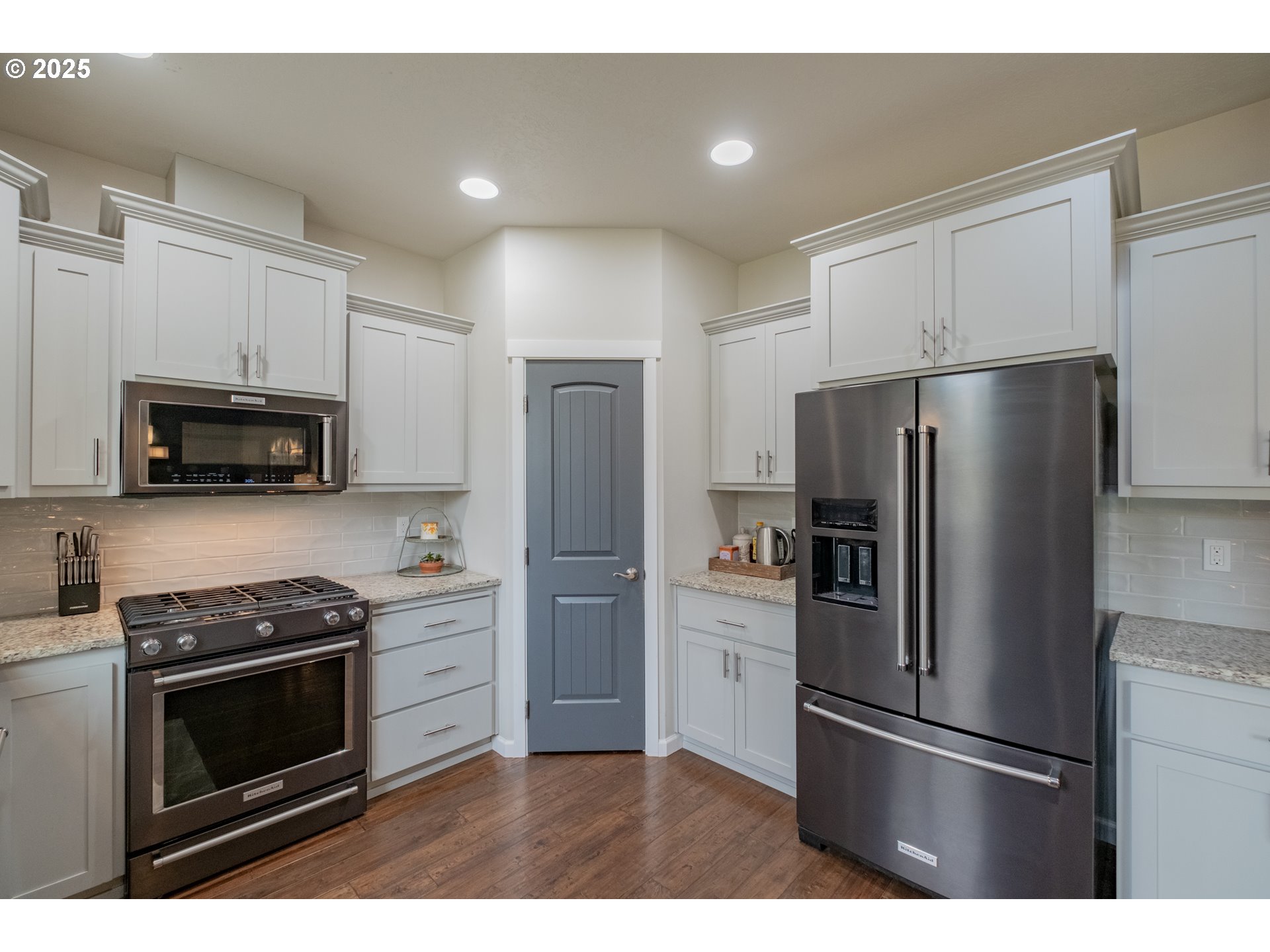 405 Northwest Juniper Lane Albany, OR 97321 - Photo 15 of 48 a kitchen with stainless steel appliances a refrigerator a stove top oven