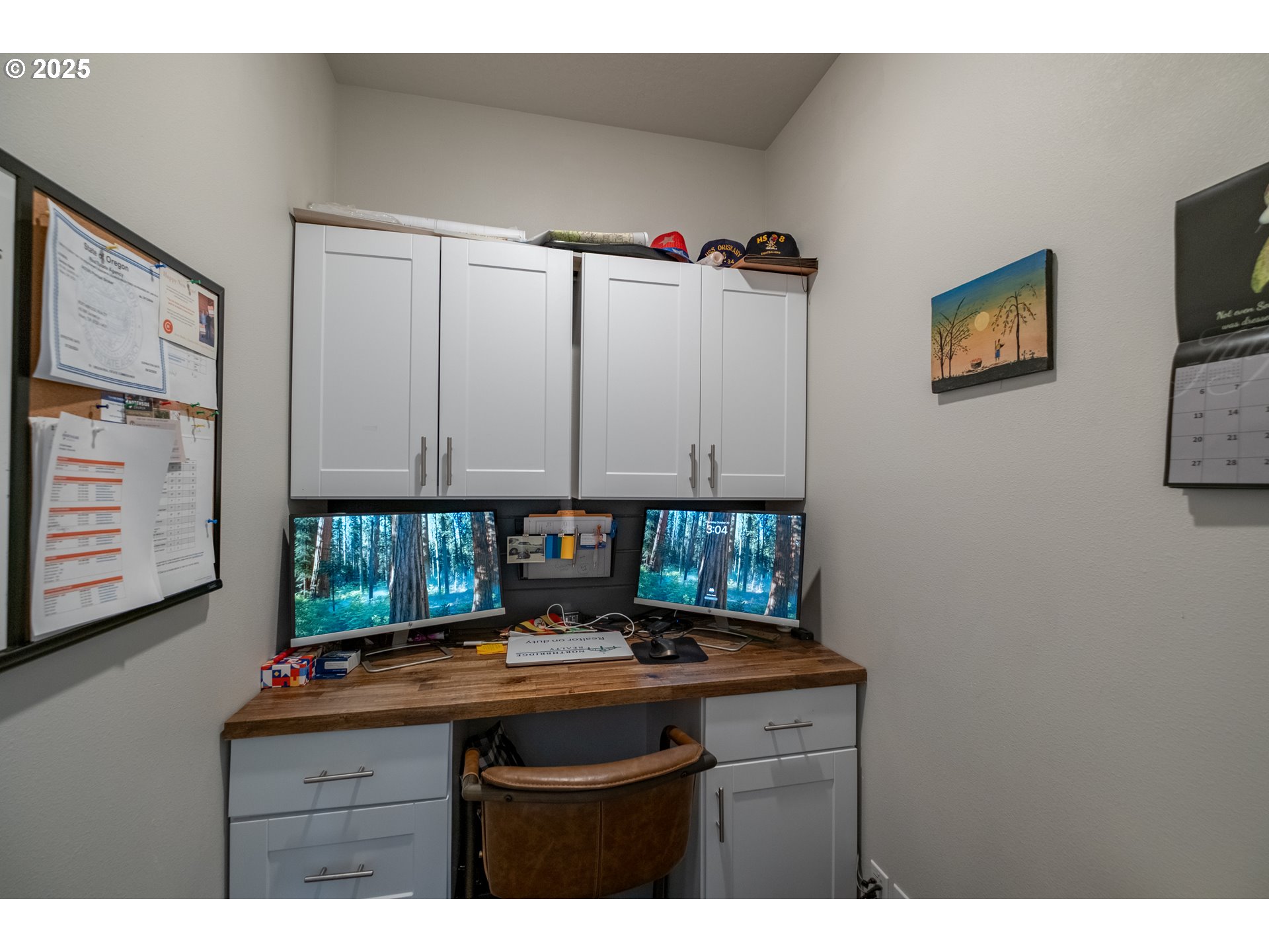405 Northwest Juniper Lane Albany, OR 97321 - Photo 18 of 48 a kitchen that has a sink and a wooden floor