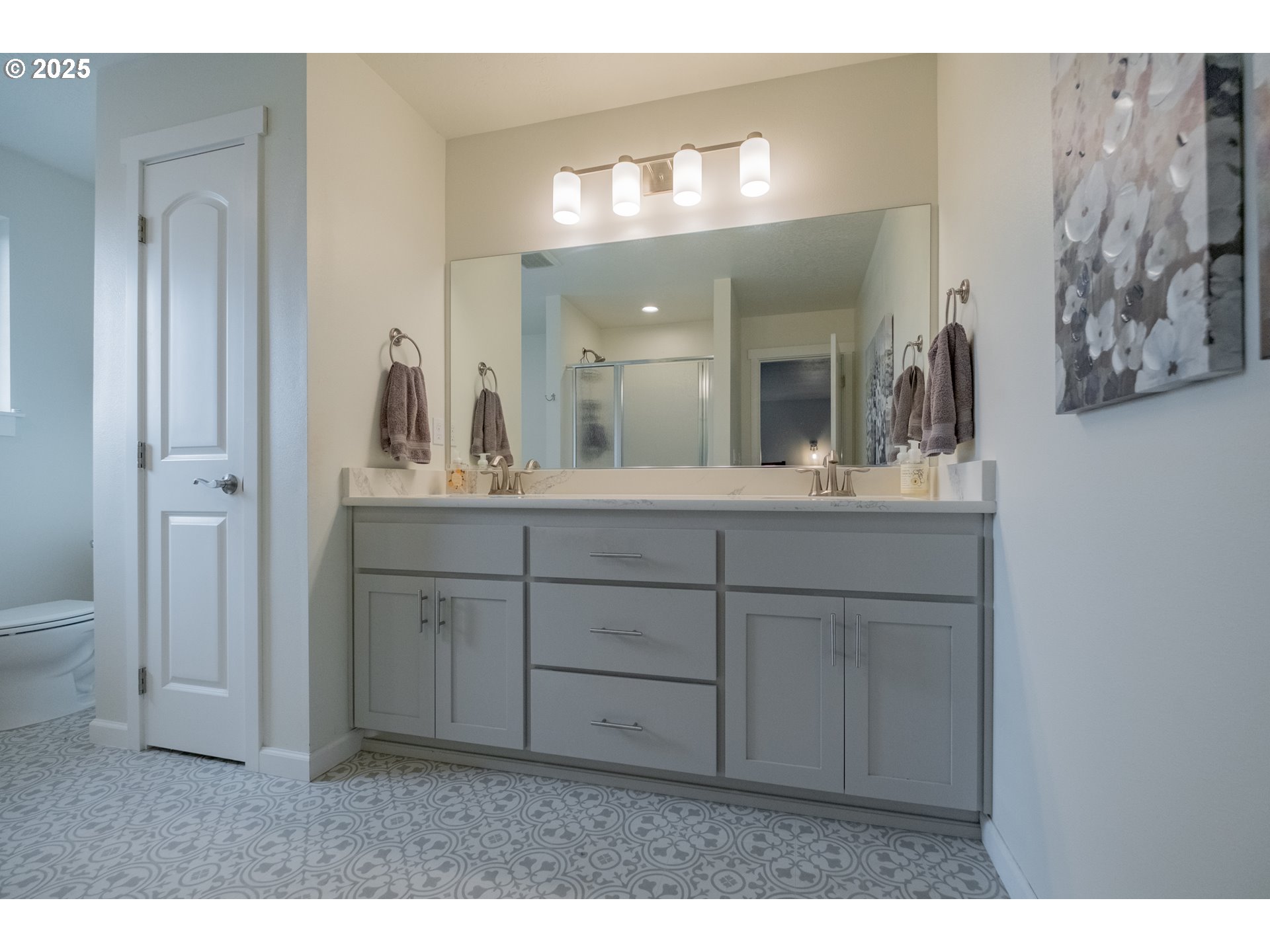 405 Northwest Juniper Lane Albany, OR 97321 - Photo 27 of 48 a bathroom with a sink and a mirror
