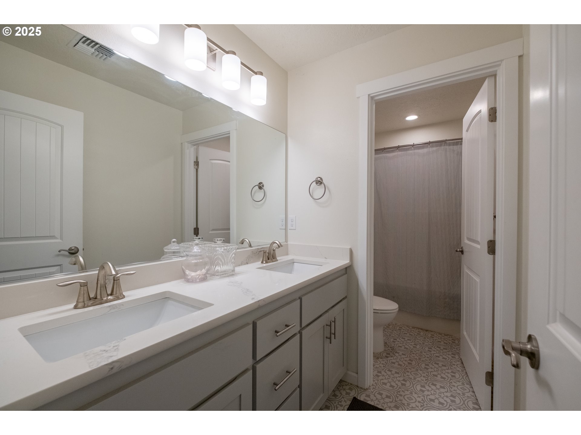 405 Northwest Juniper Lane Albany, OR 97321 - Photo 33 of 48 a bathroom with a sink double vanity granite and a mirror
