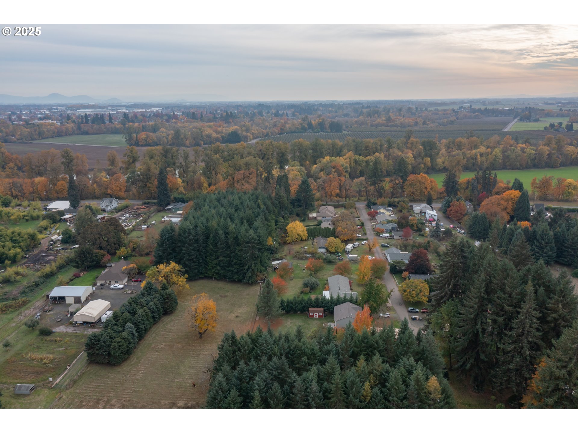 405 Northwest Juniper Lane Albany, OR 97321 - Photo 45 of 48 a view of lake and mountain