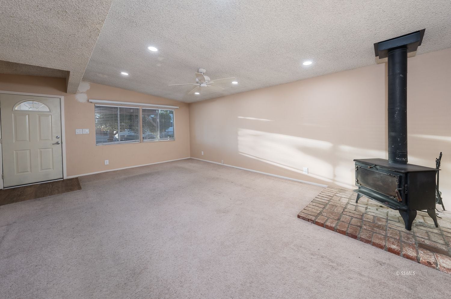 242 South Desert Candles Street Ridgecrest, CA 93555 - Photo 7 of 36 Gallery Image 7
