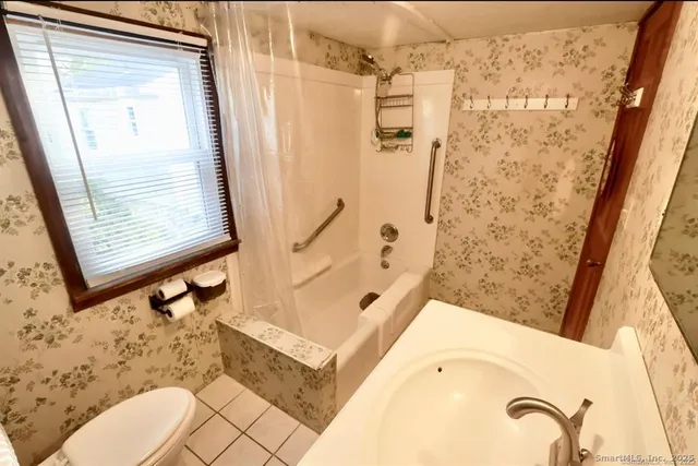 $2,350 | 131 Greenwood Street, Watertown, CT 06795