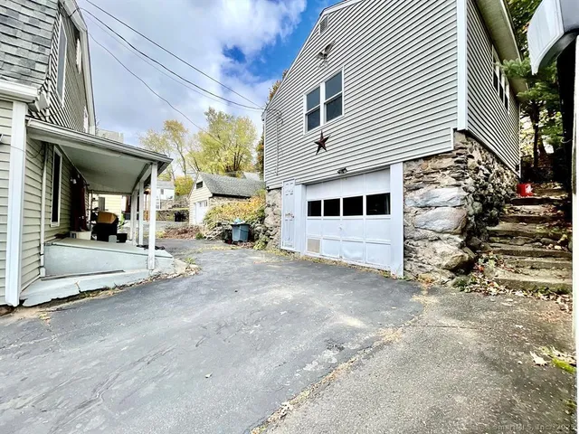 $2,350 | 131 Greenwood Street, Watertown, CT 06795