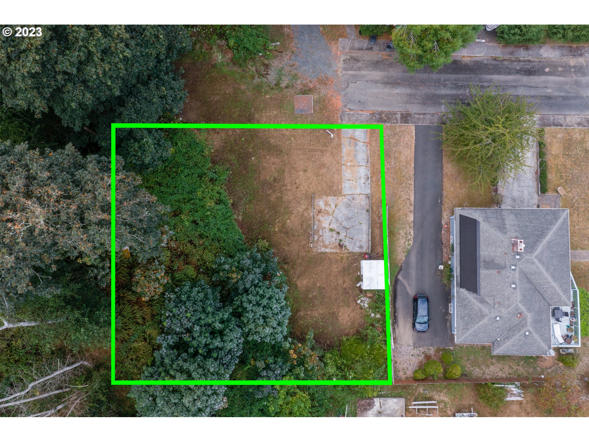 836 33rd Street Astoria, OR 97103 - Photo 4 of 11 a view of a outdoor space