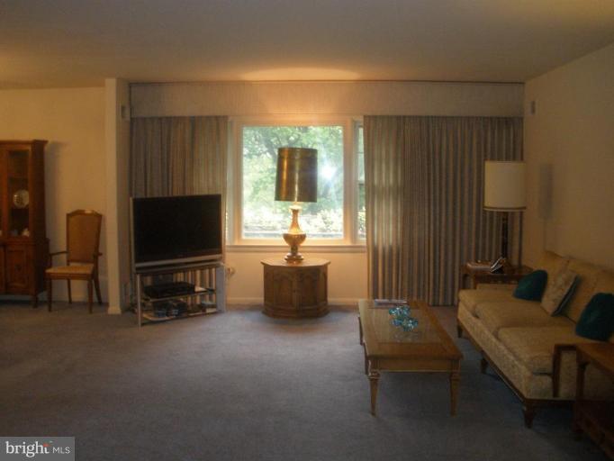 520 Randolph Road Silver Spring, MD 20904 - Photo 17 of 22 Living Room