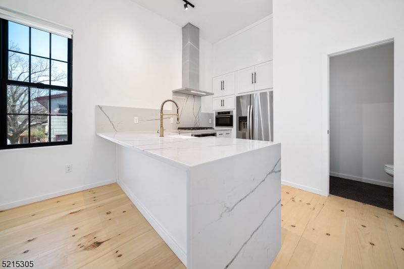 11 Washington Street, Unit B Montclair, NJ 07042 - Photo 13 of 29