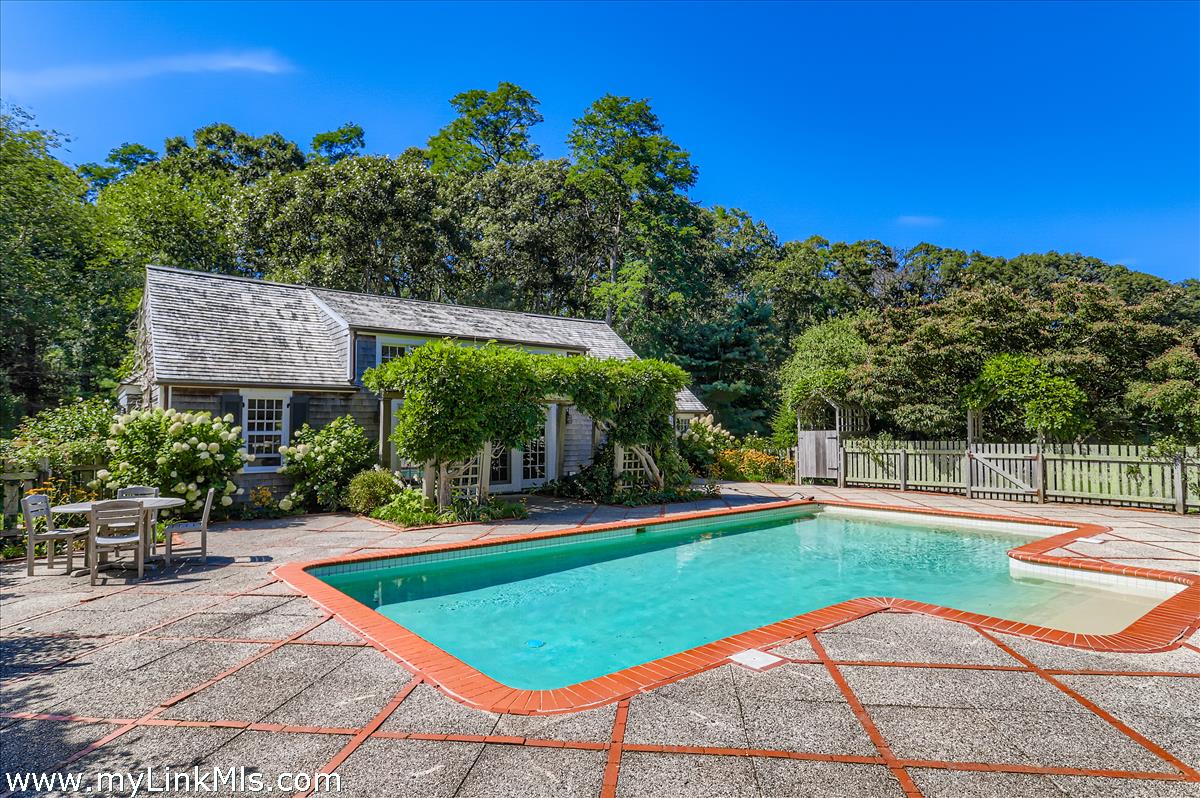 180 Pilot Hill Farm Road Vineyard Haven, MA 02568 - Photo 37 of 68