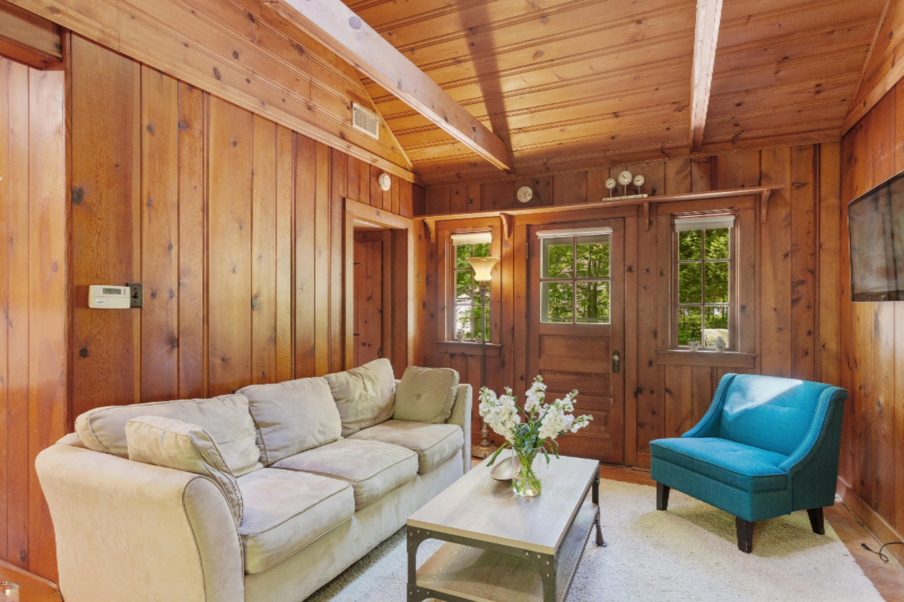 16417 Raz Road Union Pier, MI 49129 - Photo 11 of 29 VAULTED LIVING ROOM
