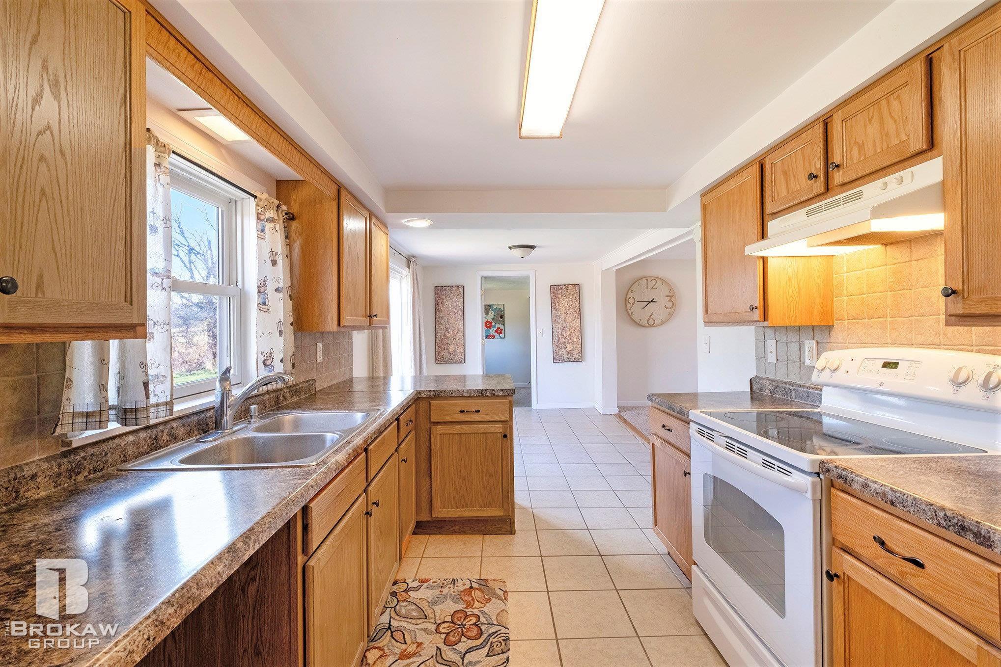 1183 South Oak Road Davison, MI 48423 - Photo 13 of 26 50162094-e08f2517-2b5a-49a7-895f-4e81a7f371f9.JPG