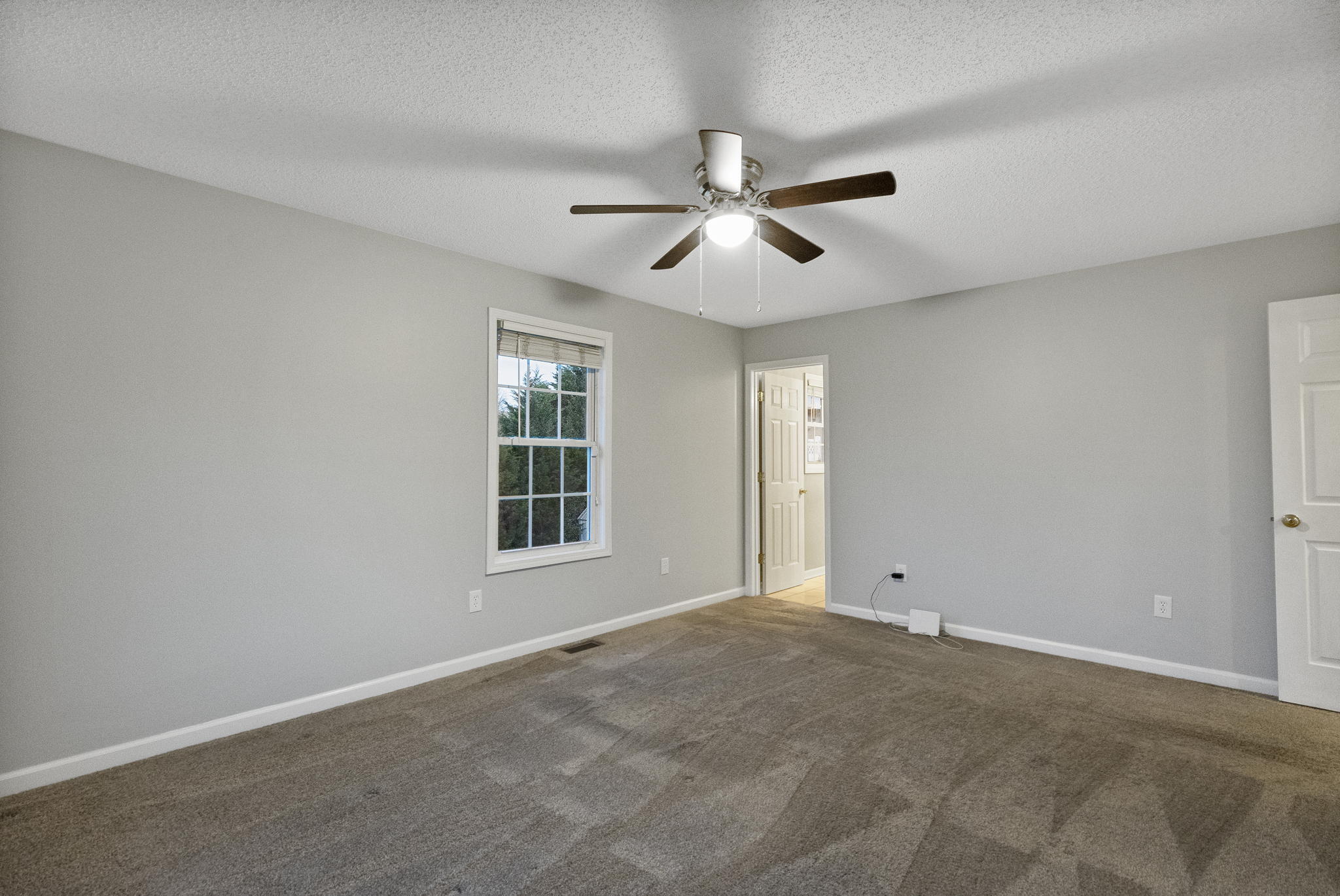 24091 Highpoint Road Bristol, VA 24202 - Photo 19 of 30 12-web-or-mls-217A3749a