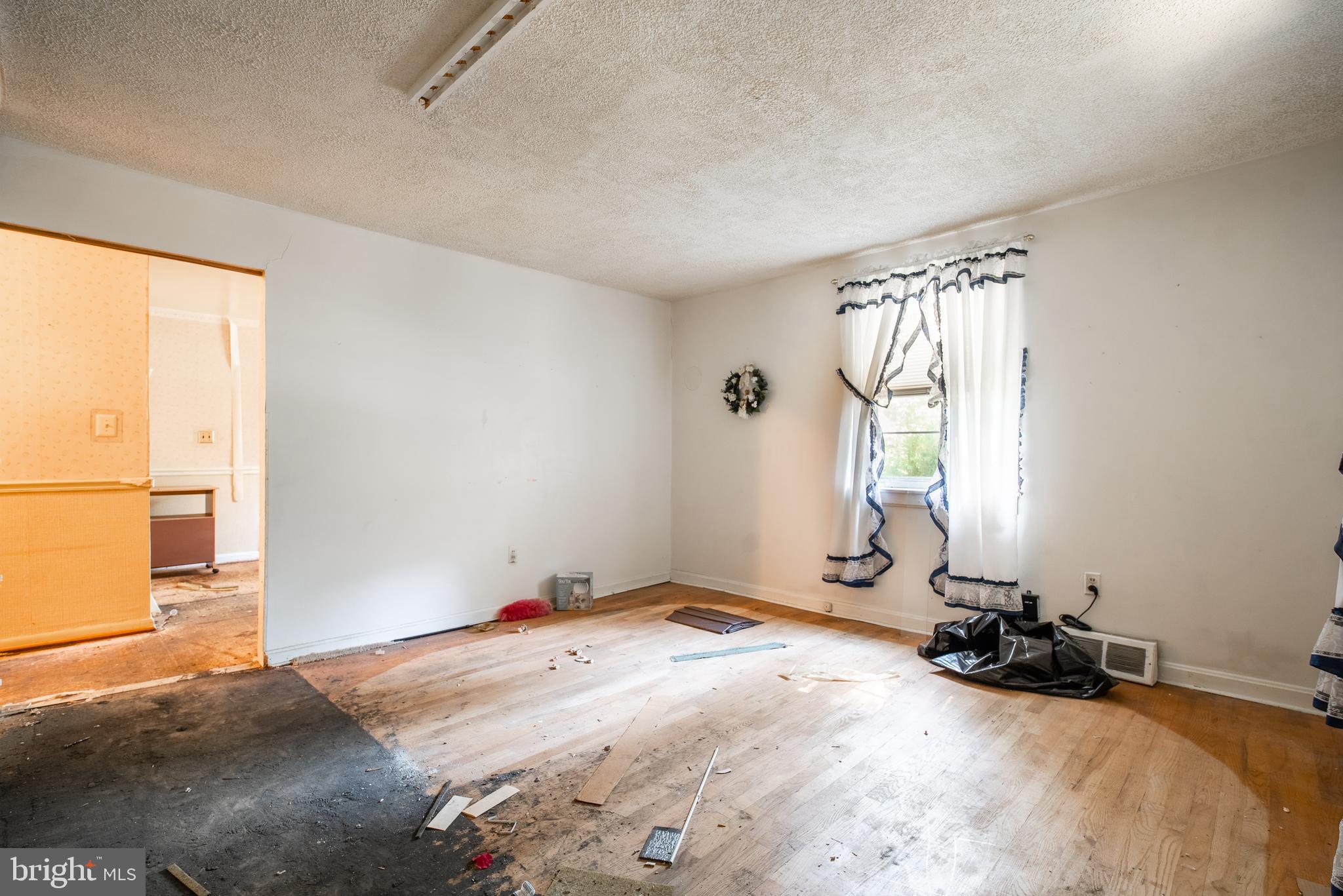 6333 Hillside Road Springfield, VA 22152 - Photo 3 of 29