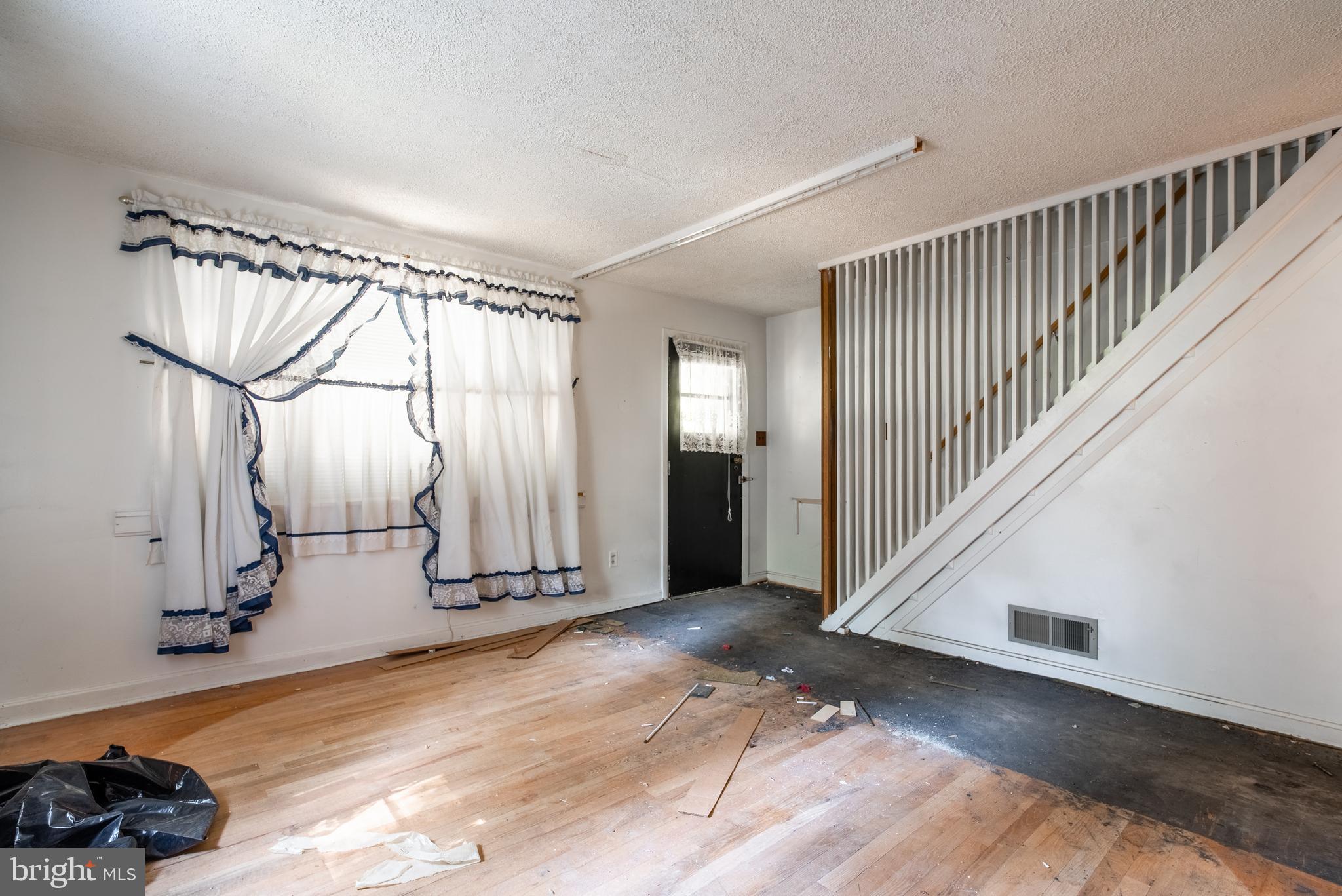 6333 Hillside Road Springfield, VA 22152 - Photo 4 of 29