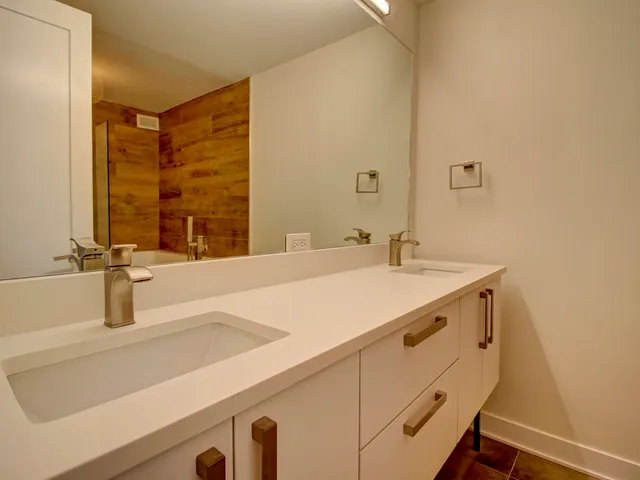 $699,900 | 2970 North Lake Shore Drive, Unit 4D4E, Chicago, IL 60657