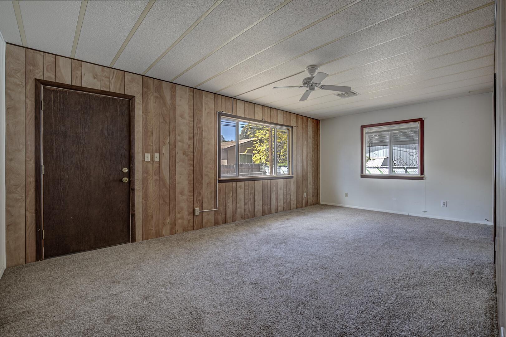 411 West Bridle Path Lane Payson, AZ 85541 - Photo 4 of 21 an empty room with windows and closet