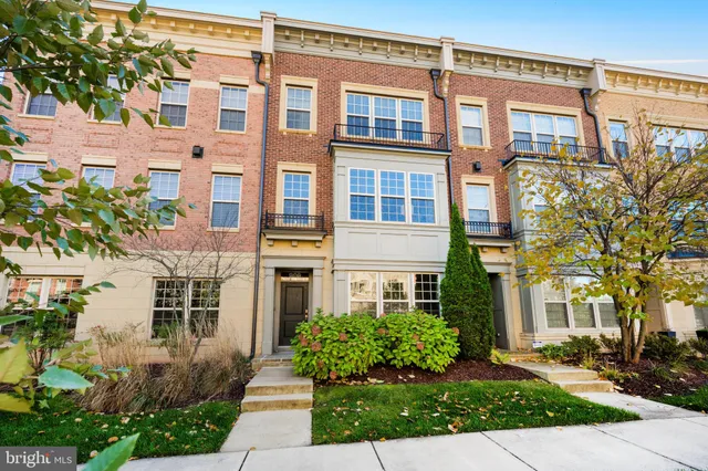 $750,000 | 808 Admirals Way, Unit 303, Oxon Hill, MD 20745