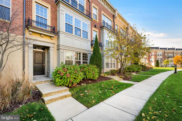 $750,000 | 808 Admirals Way, Unit 303, Oxon Hill, MD 20745