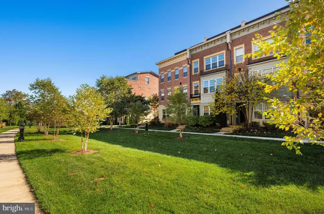 $750,000 | 808 Admirals Way, Unit 303, Oxon Hill, MD 20745