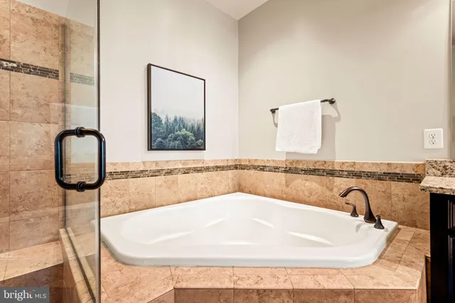 $750,000 | 808 Admirals Way, Unit 303, Oxon Hill, MD 20745