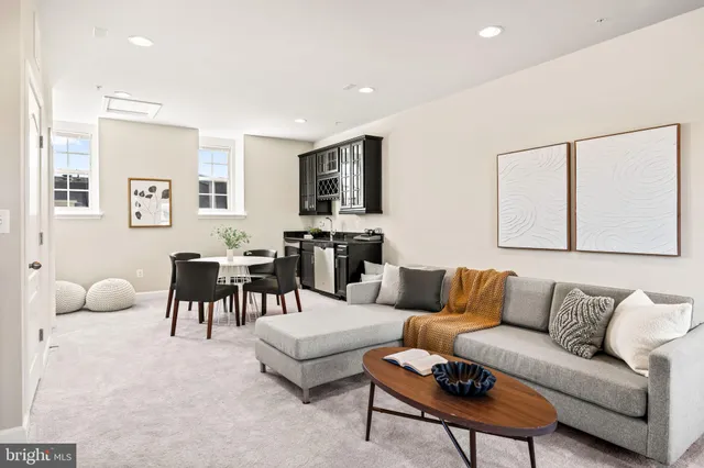 $750,000 | 808 Admirals Way, Unit 303, Oxon Hill, MD 20745