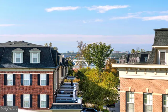 $750,000 | 808 Admirals Way, Unit 303, Oxon Hill, MD 20745