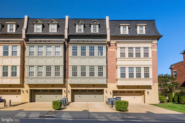 $750,000 | 808 Admirals Way, Unit 303, Oxon Hill, MD 20745