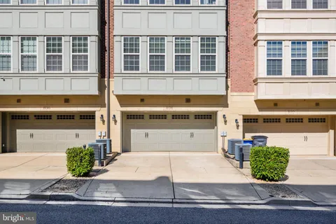 $750,000 | 808 Admirals Way, Unit 303, Oxon Hill, MD 20745