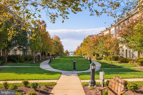 $750,000 | 808 Admirals Way, Unit 303, Oxon Hill, MD 20745