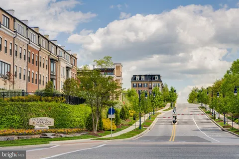 $750,000 | 808 Admirals Way, Unit 303, Oxon Hill, MD 20745