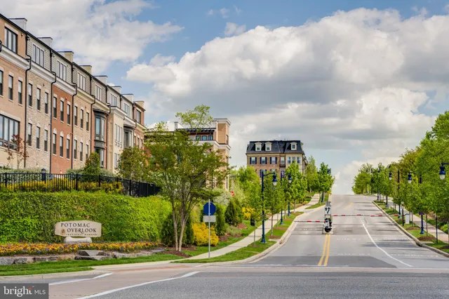 $750,000 | 808 Admirals Way, Unit 303, Oxon Hill, MD 20745