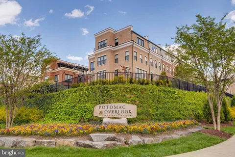 $750,000 | 808 Admirals Way, Unit 303, Oxon Hill, MD 20745