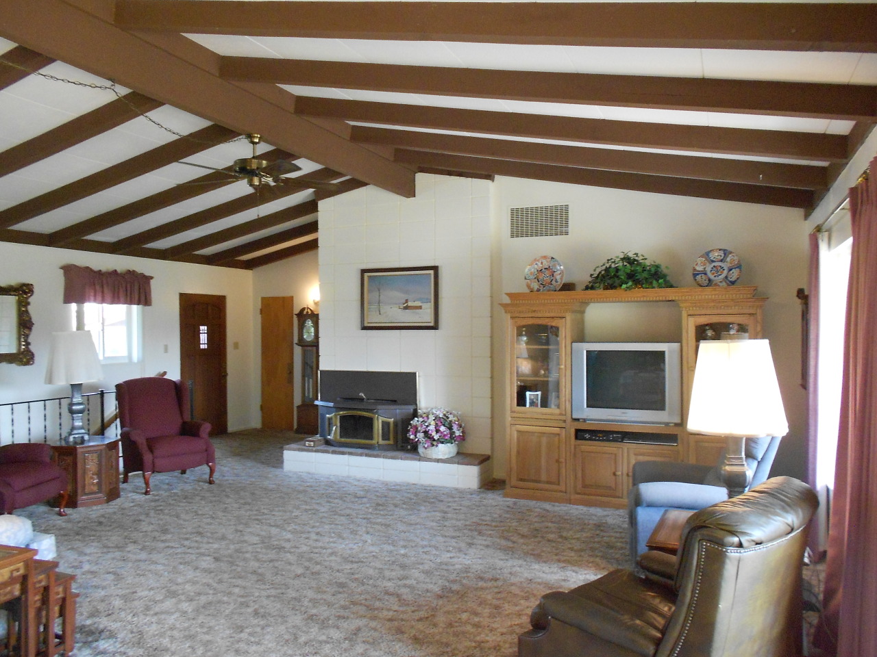 1600 Ridge Drive Redding, CA 96001 - Photo 5 of 15 Living Room