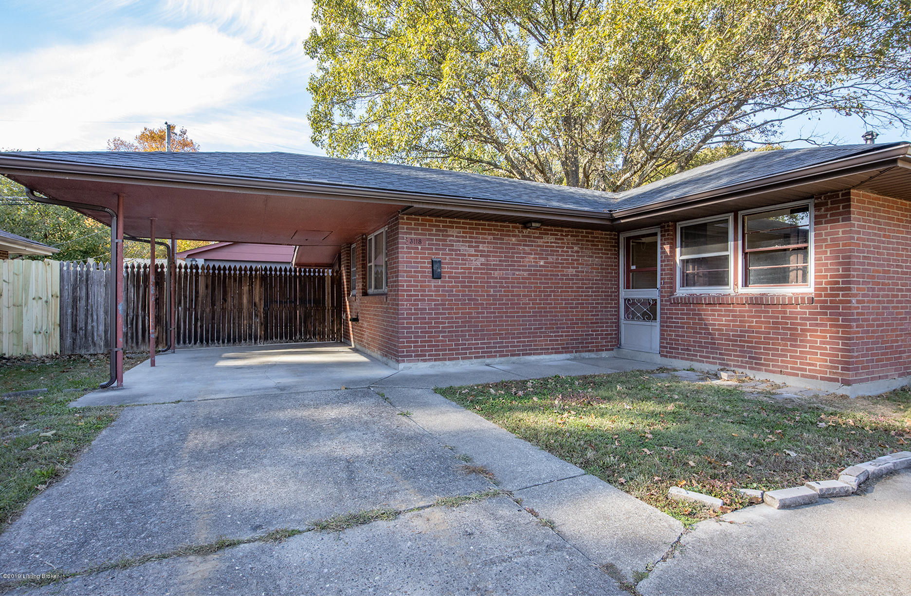 3118 Talisman Road Louisville, KY 40220 - Photo 2 of 28 Double Wide Driveway