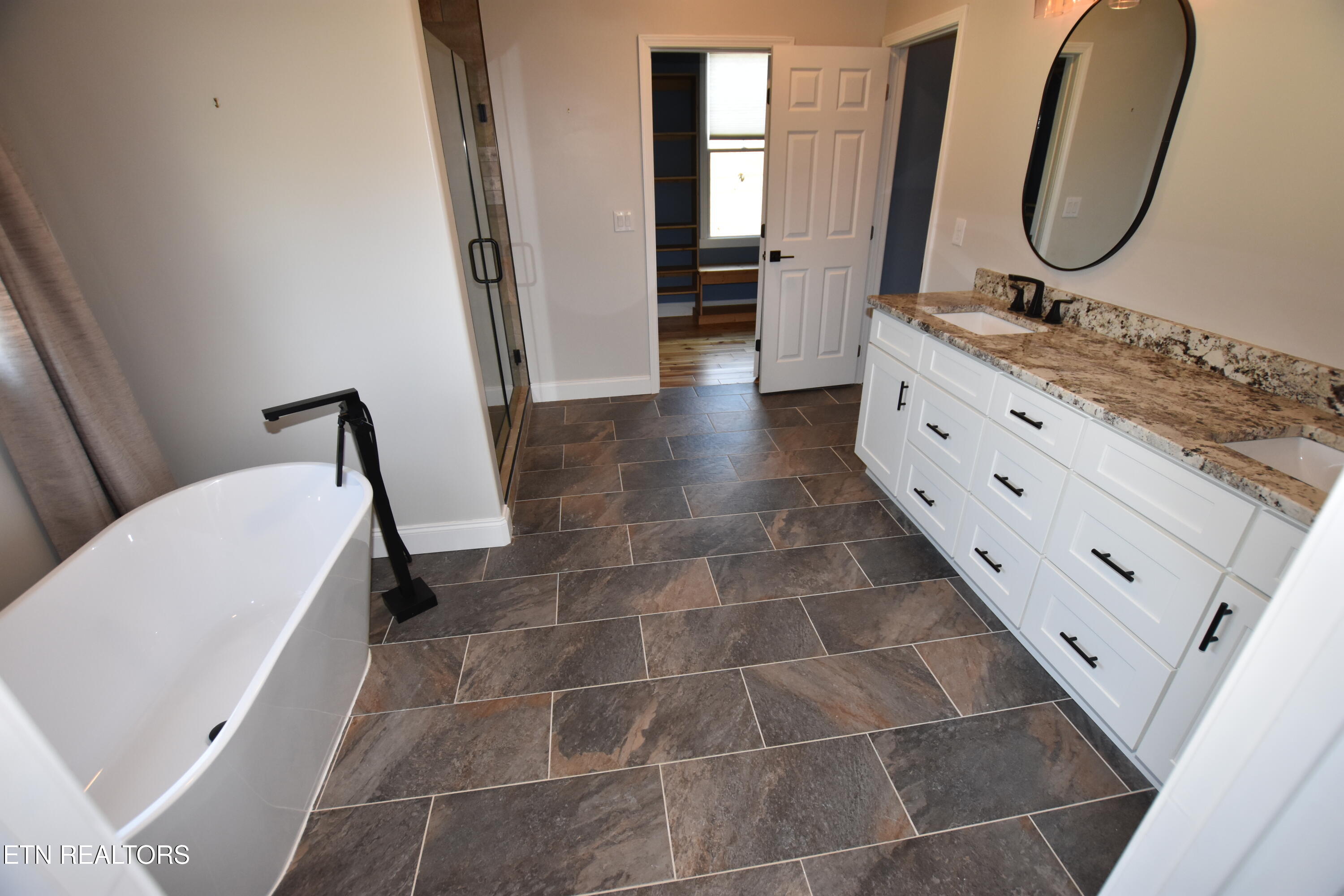 322 Blount Circle Rutledge, TN 37861 - Photo 21 of 43 Primary Bath